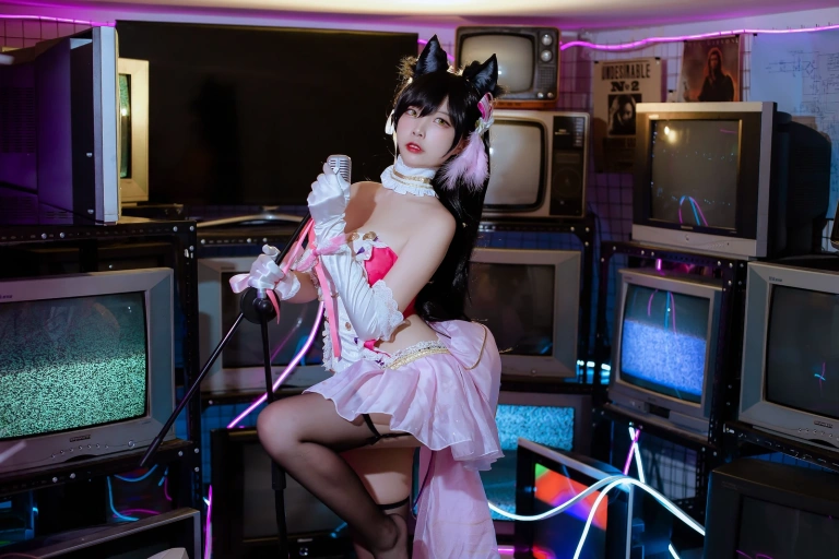 二佐Nisa《犬之眷 碧蓝爱宕打歌服》主题写真：14张全套美图