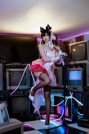 二佐Nisa《犬之眷 碧蓝爱宕打歌服》主题写真：14张全套美图