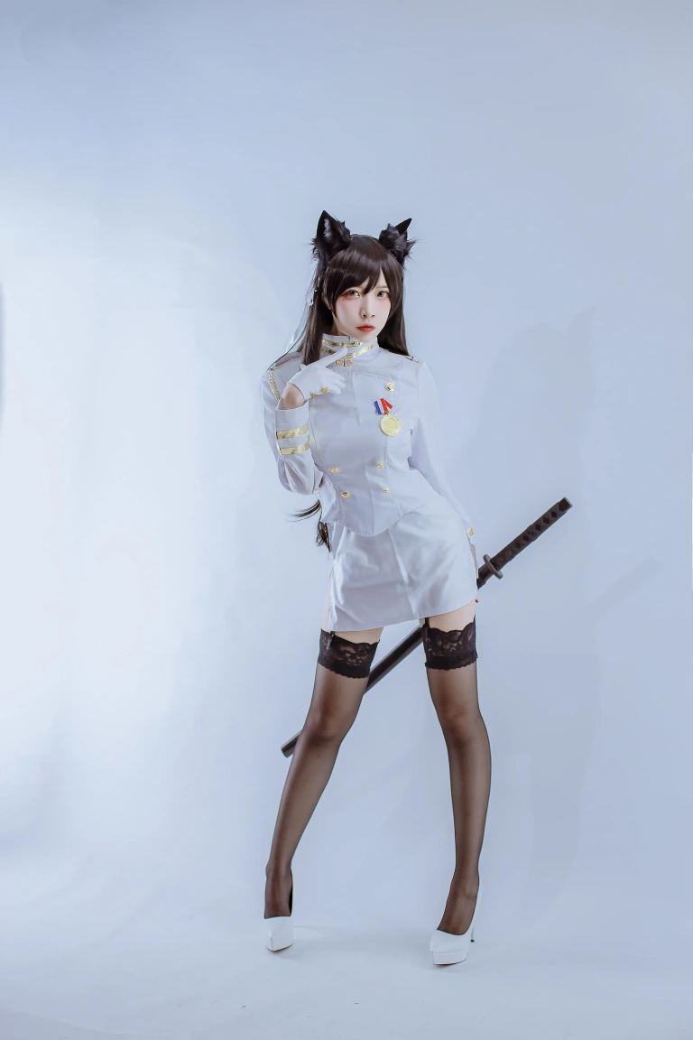 二佐Nisa《犬之眷 碧蓝爱宕军装》主题写真：15张全套美图