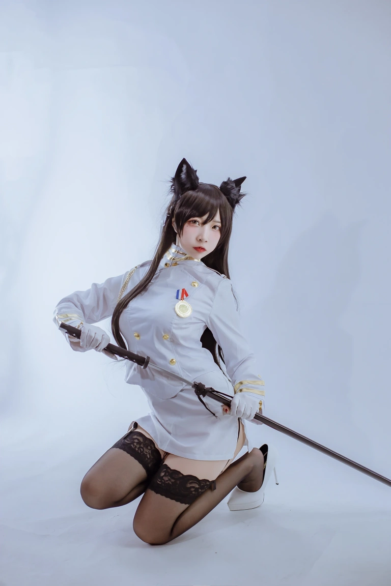 二佐Nisa《犬之眷 碧蓝爱宕军装》主题写真：15张全套美图