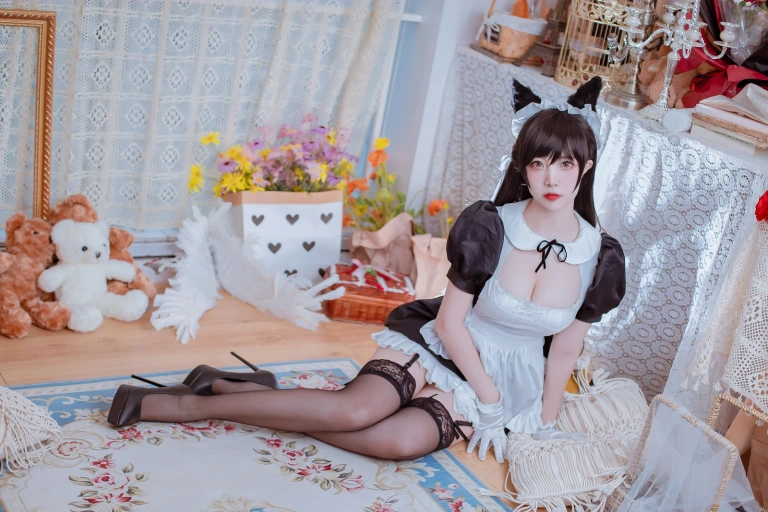 二佐Nisa《犬之眷 碧蓝爱宕女仆》主题写真：19张全套美图