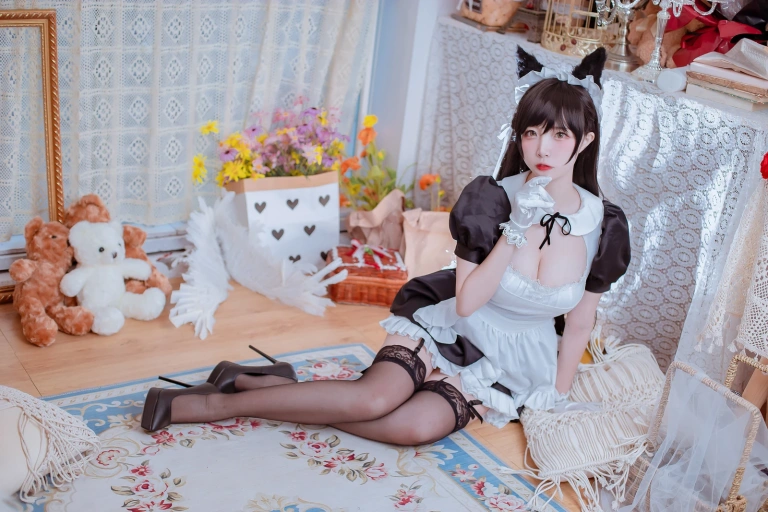 二佐Nisa《犬之眷 碧蓝爱宕女仆》主题写真：19张全套美图