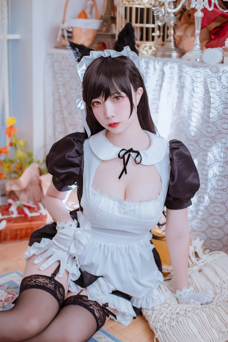 二佐Nisa《犬之眷 碧蓝爱宕女仆》主题写真：19张全套美图