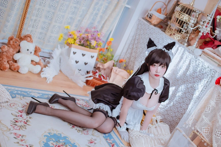 二佐Nisa《犬之眷 碧蓝爱宕女仆》主题写真：19张全套美图