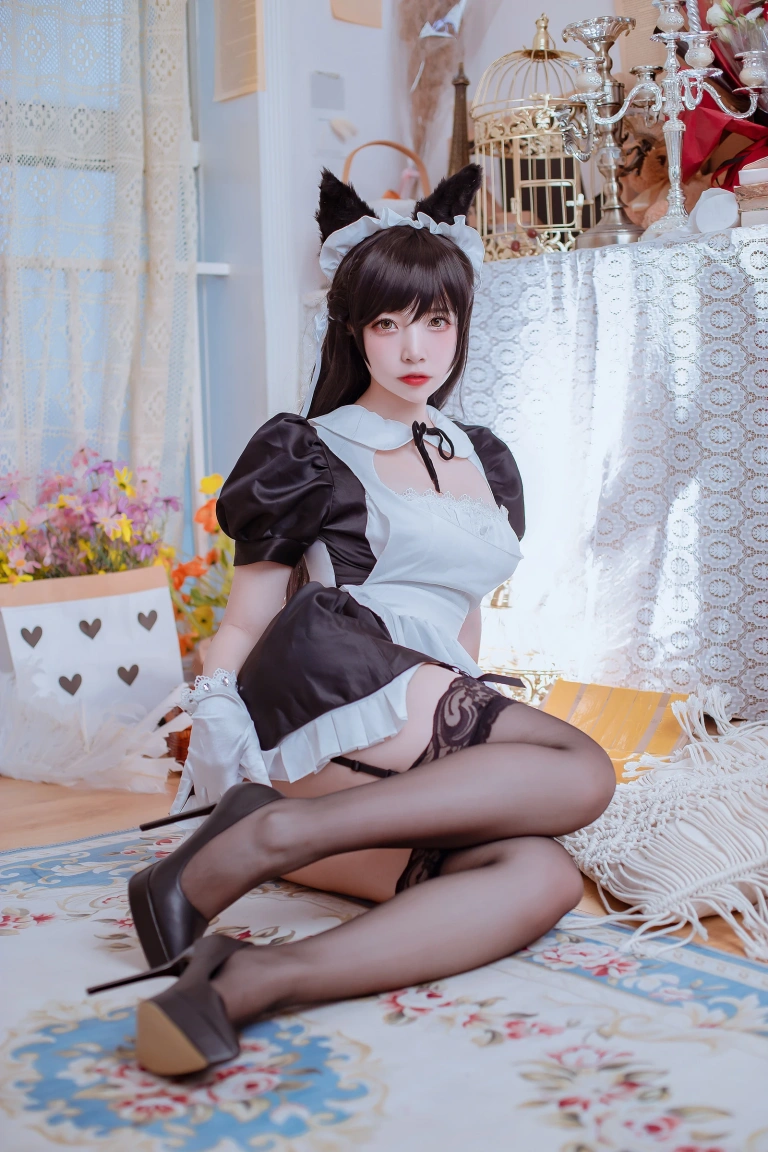 二佐Nisa《犬之眷 碧蓝爱宕女仆》主题写真：19张全套美图