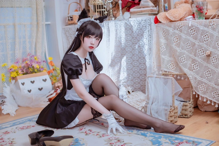 二佐Nisa《犬之眷 碧蓝爱宕女仆》主题写真：19张全套美图