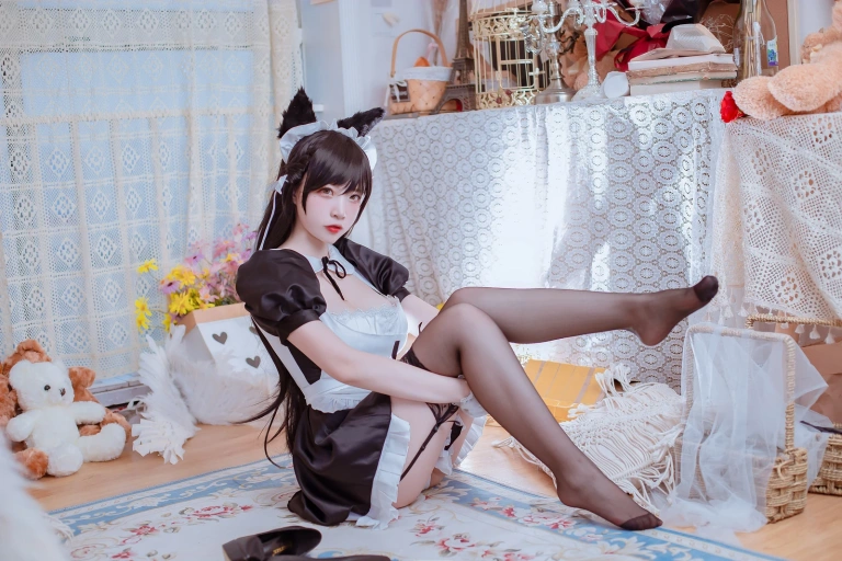 二佐Nisa《犬之眷 碧蓝爱宕女仆》主题写真：19张全套美图