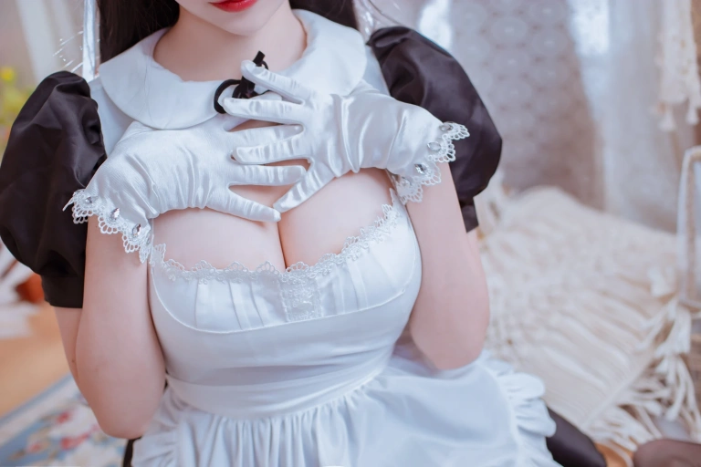 二佐Nisa《犬之眷 碧蓝爱宕女仆》主题写真：19张全套美图