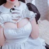 二佐Nisa《犬之眷 碧蓝爱宕女仆》主题写真：19张全套美图