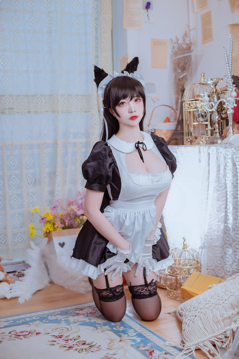 二佐Nisa《犬之眷 碧蓝爱宕女仆》主题写真：19张全套美图
