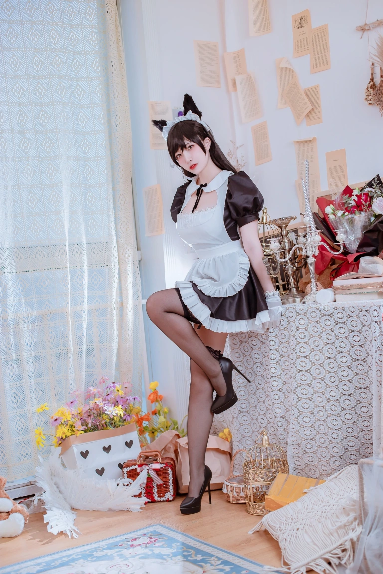 二佐Nisa《犬之眷 碧蓝爱宕女仆》主题写真：19张全套美图