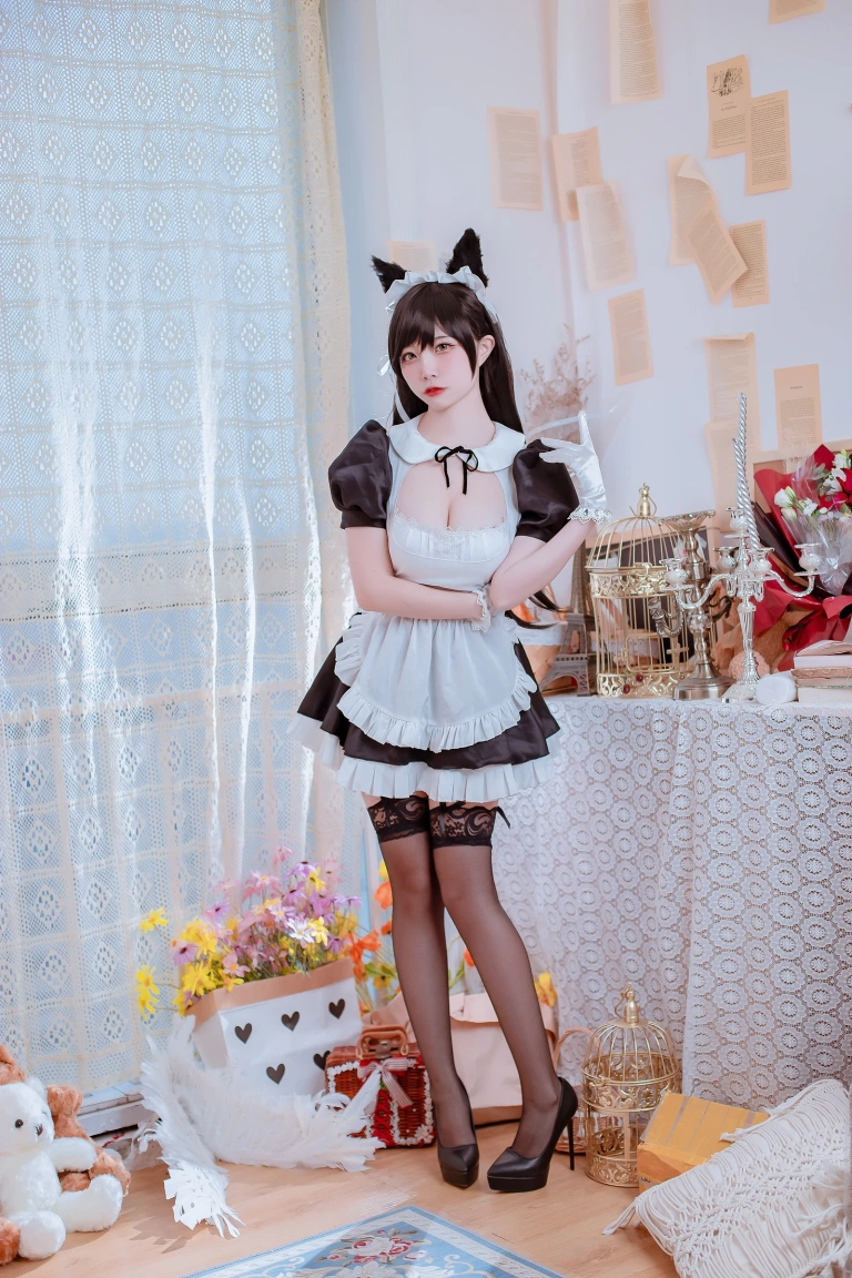 二佐Nisa《犬之眷 碧蓝爱宕女仆》主题写真：19张全套美图
