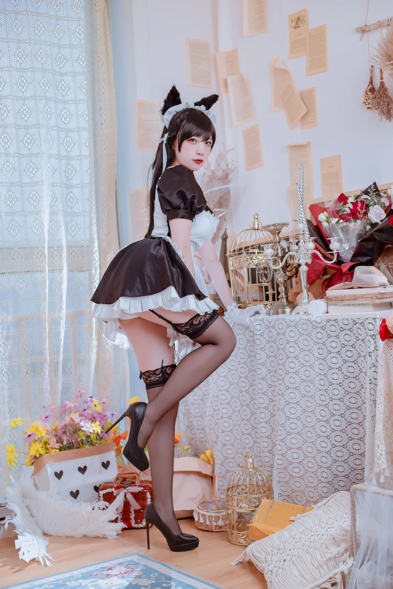 二佐Nisa《犬之眷 碧蓝爱宕女仆》主题写真：19张全套美图
