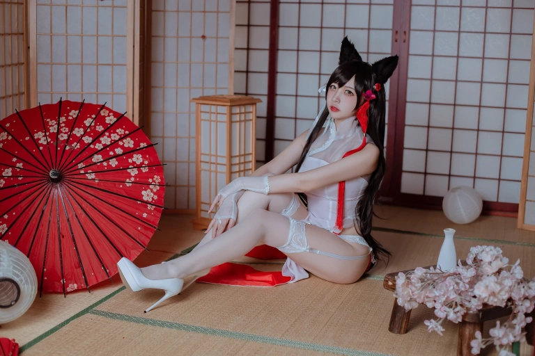 二佐Nisa《犬之眷 碧蓝爱宕旗袍》主题写真：18张全套美图
