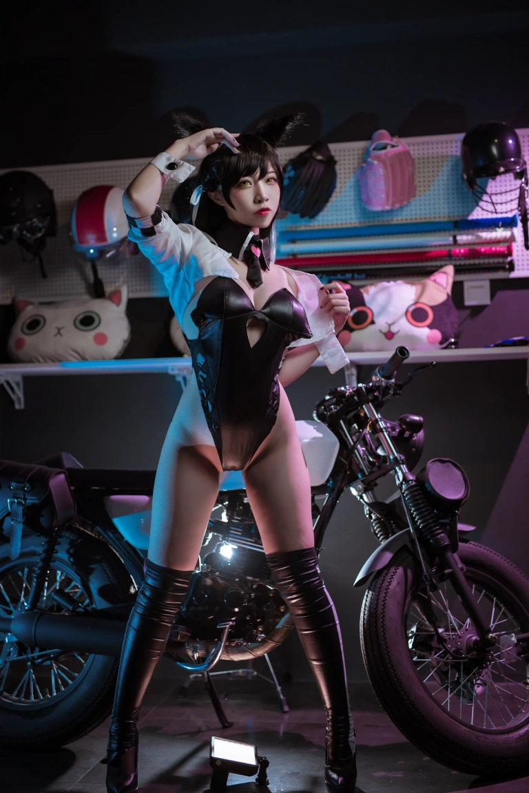 二佐Nisa《犬之眷 碧蓝爱宕同人赛车》主题写真：22张全套美图