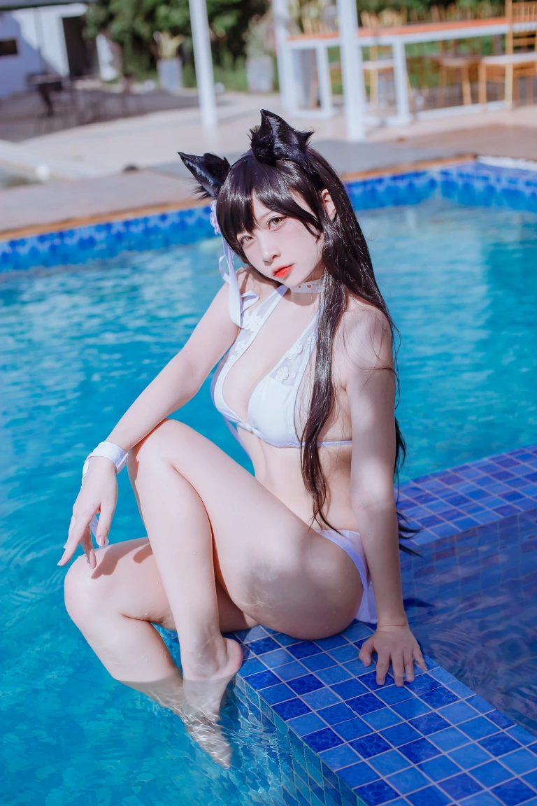 二佐Nisa《犬之眷 碧蓝爱宕泳装》主题写真：18张全套美图