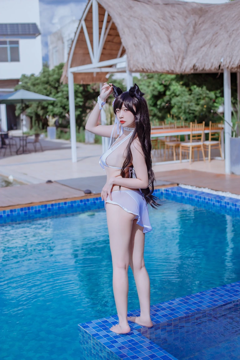 二佐Nisa《犬之眷 碧蓝爱宕泳装》主题写真：18张全套美图