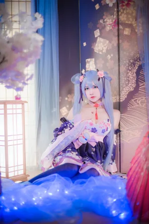 二佐Nisa《双马尾》主题写真：17张全套美图