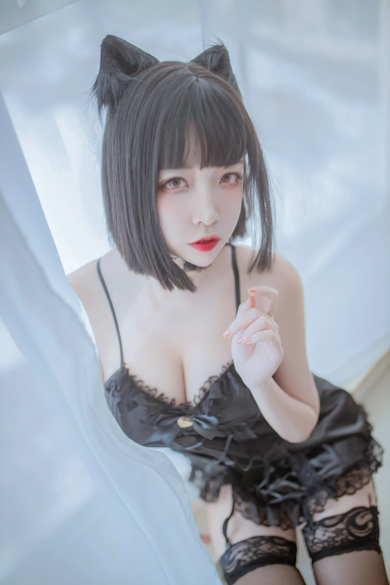 二佐Nisa《私房双人猫耳 – 日奈娇x二佐》主题写真：43张全套美图