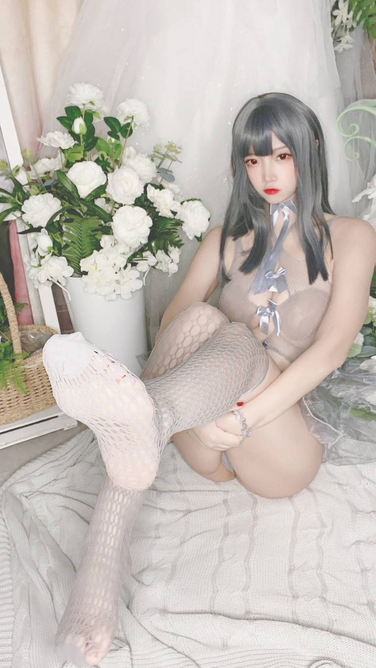 二佐Nisa《私房自拍蓝色网状比基尼》主题写真：38张全套美图
