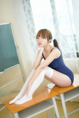 二佐Nisa《死库水-白丝》主题写真：26张全套美图