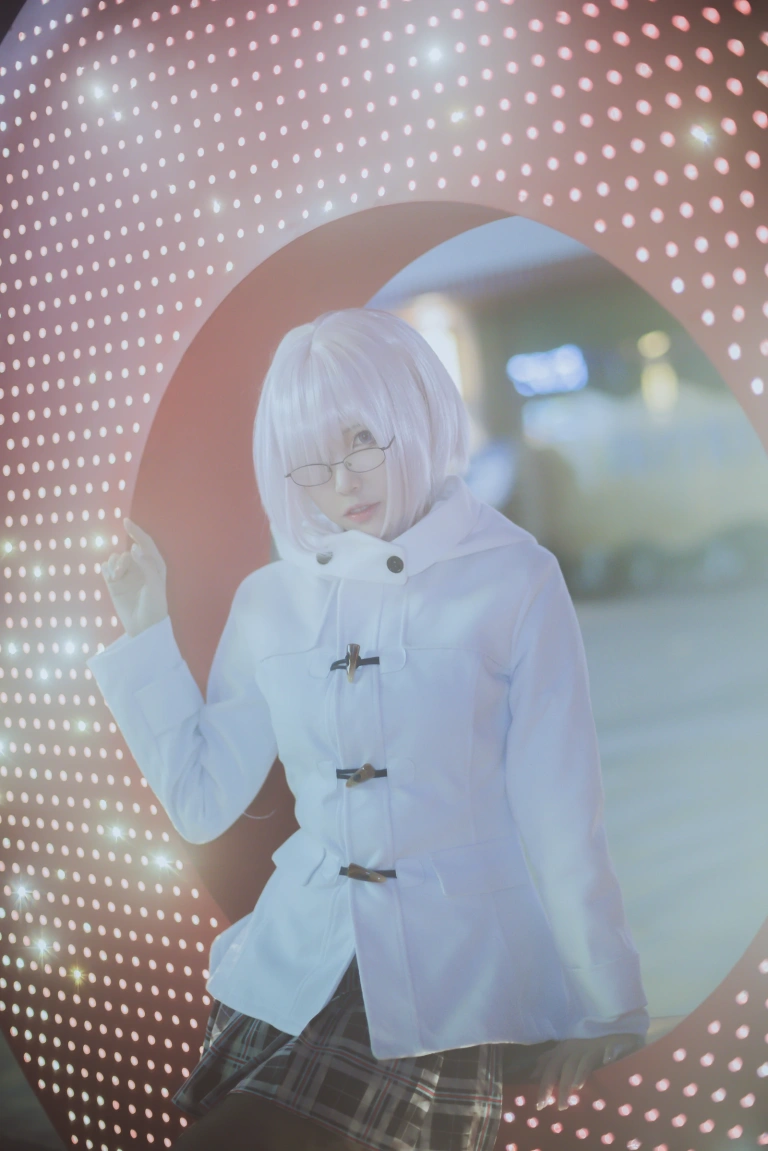 二佐Nisa《外拍》主题写真：13张全套美图