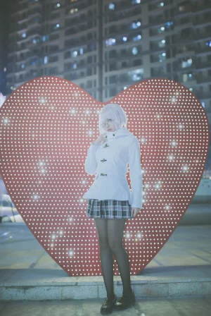 二佐Nisa《外拍》主题写真：13张全套美图