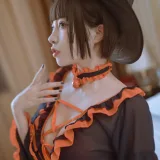 二佐Nisa《万圣节女巫 – 兔玩映画》主题写真：39张全套美图