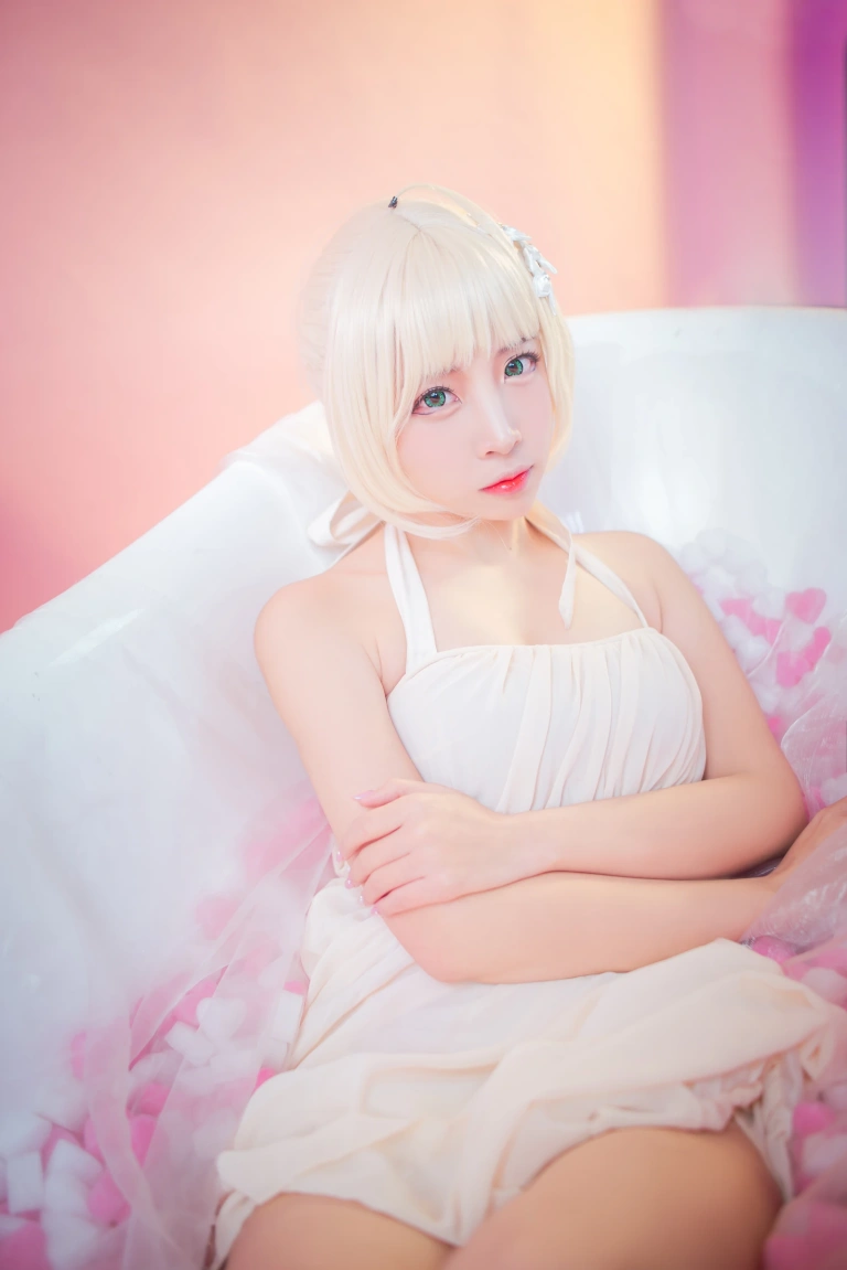二佐Nisa《浴缸》主题写真：15张全套美图