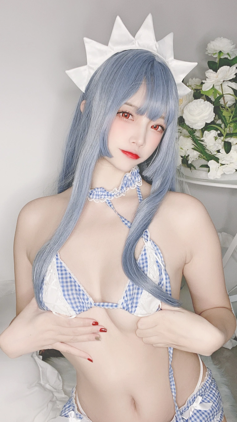 二佐Nisa《私房自拍蓝格比基尼女仆》主题写真：40张全套美图