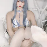 二佐Nisa《私房自拍蓝格比基尼女仆》主题写真：40张全套美图