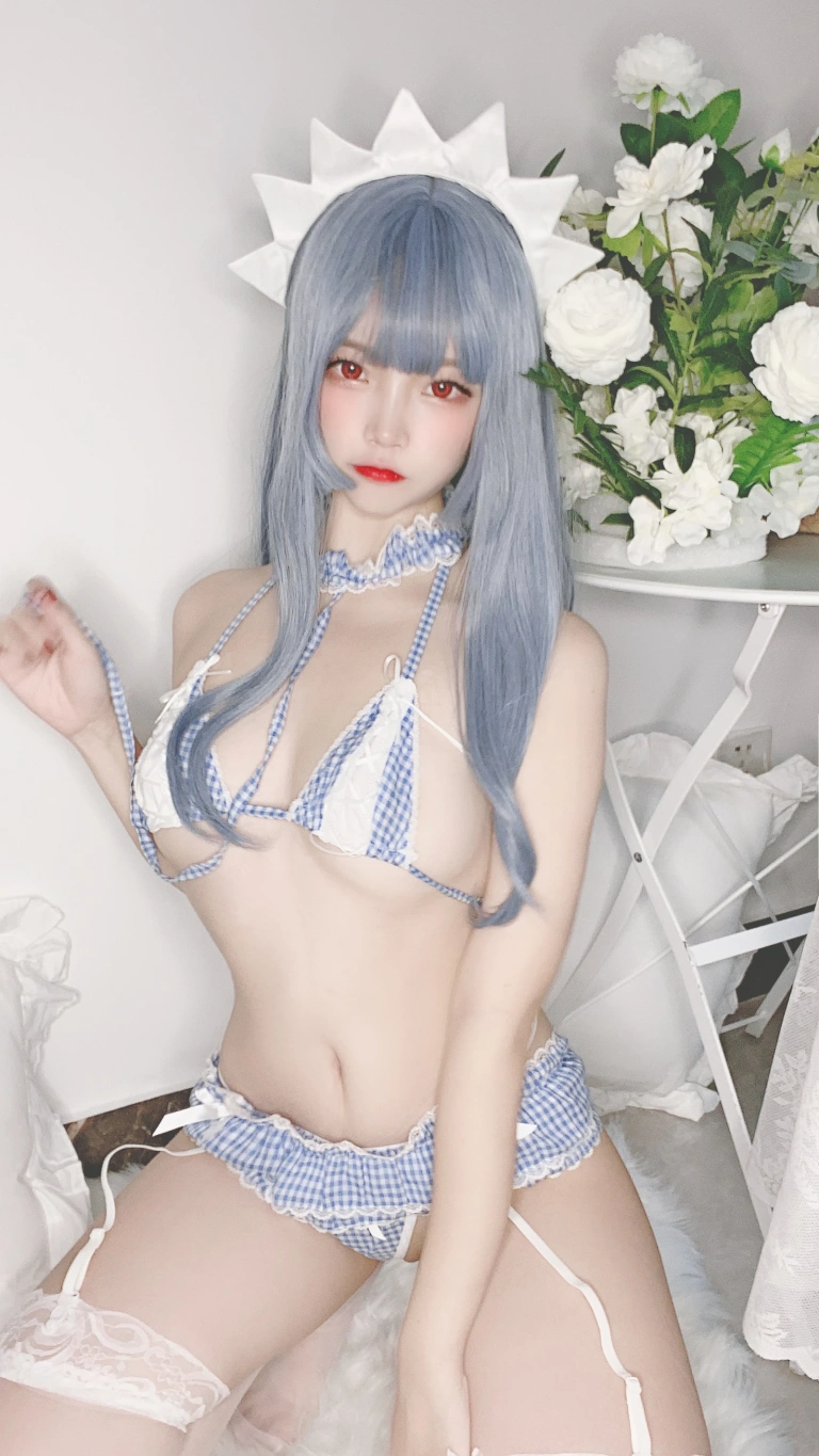 二佐Nisa《私房自拍蓝格比基尼女仆》主题写真：40张全套美图