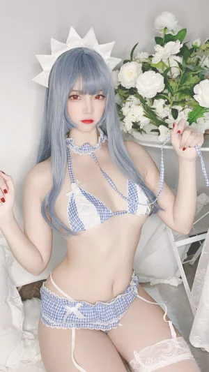 二佐Nisa《私房自拍蓝格比基尼女仆》主题写真：40张全套美图