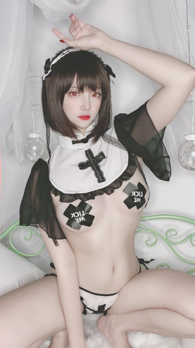 二佐Nisa《私房自拍修女》主题写真：44张全套美图