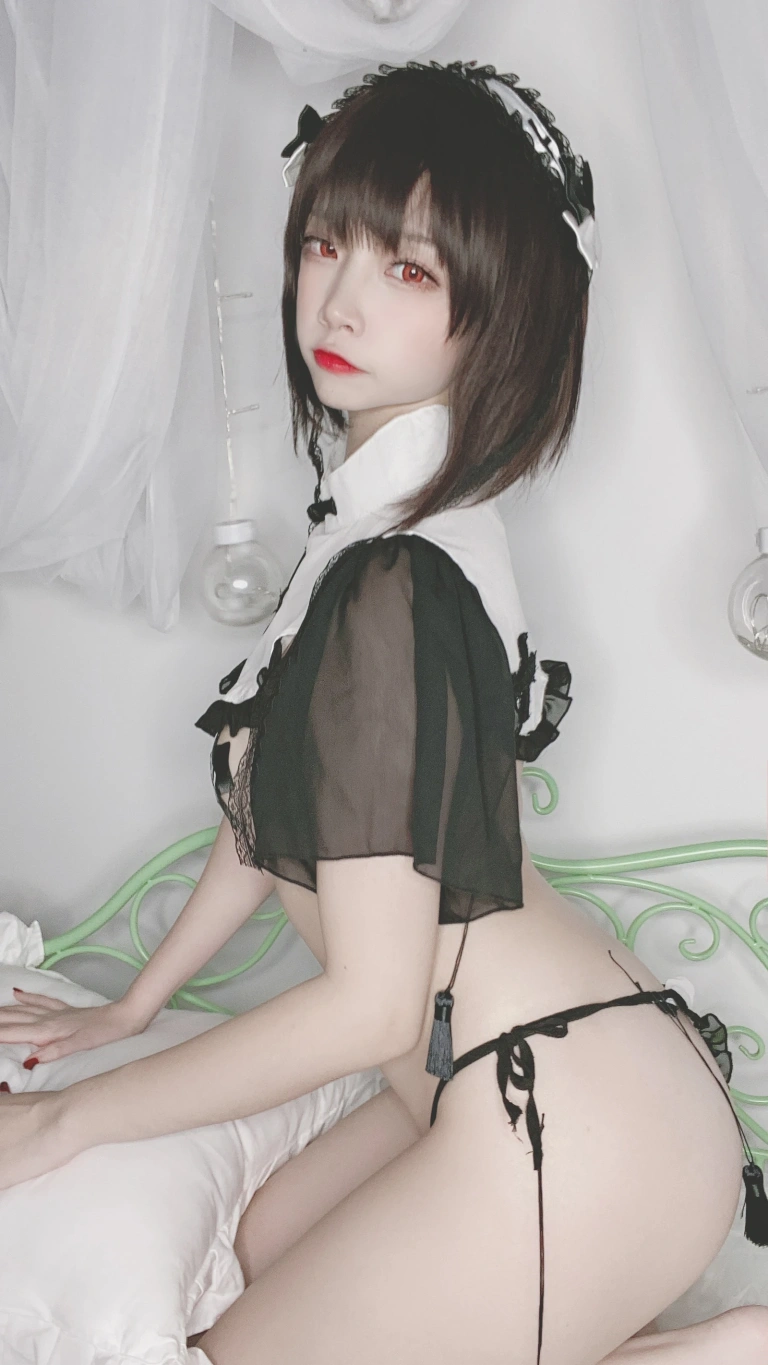 二佐Nisa《私房自拍修女》主题写真：44张全套美图