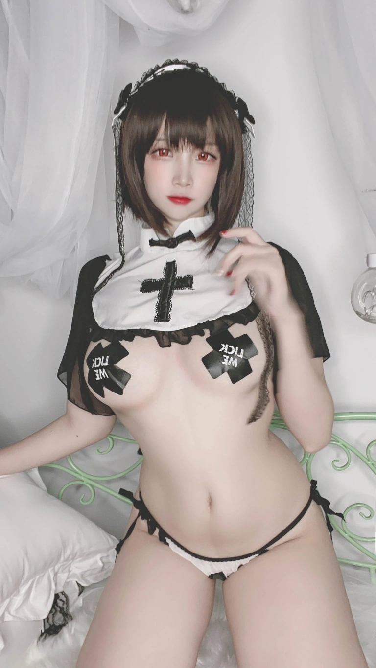 二佐Nisa《私房自拍修女》主题写真：44张全套美图