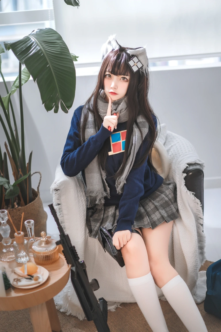 二佐Nisa《2020.11月铁粉福利 少前95式JK》主题写真：13张全套美图
