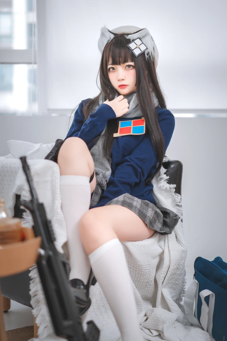 二佐Nisa《2020.11月铁粉福利 少前95式JK》主题写真：13张全套美图