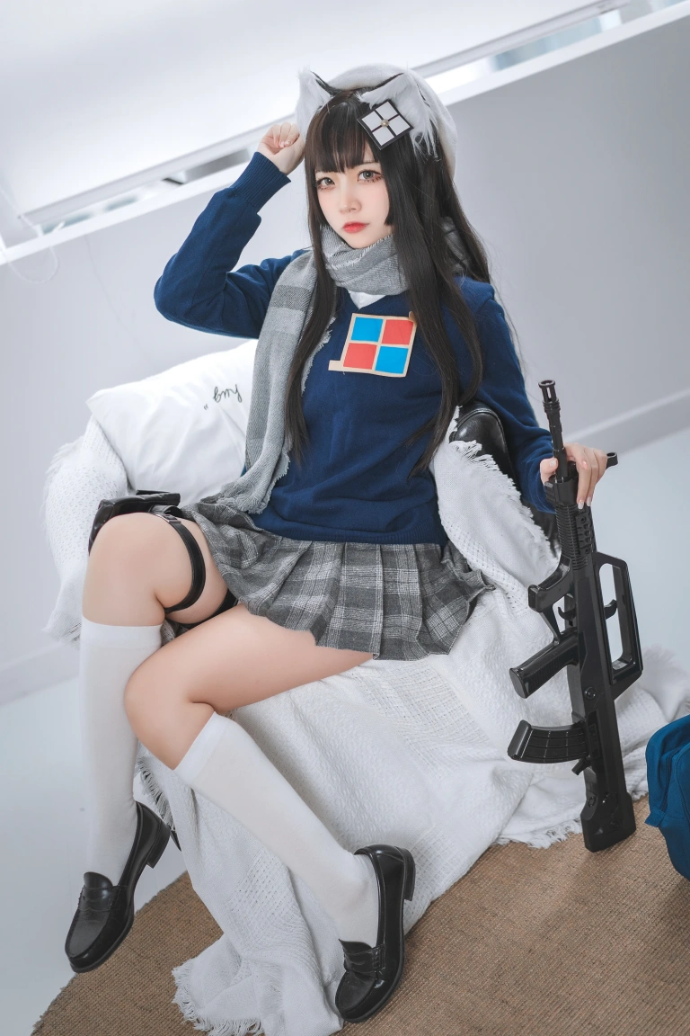 二佐Nisa《2020.11月铁粉福利 少前95式JK》主题写真：13张全套美图