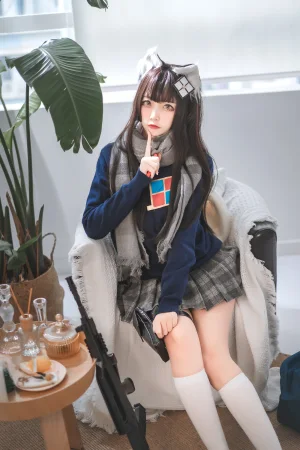 二佐Nisa《2020.11月铁粉福利 少前95式JK》主题写真：13张全套美图