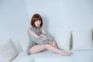 二佐Nisa《私房洞洞毛衣》主题写真：66张全套美图，含2个视频