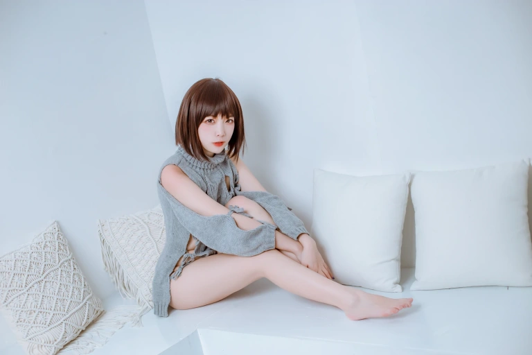 二佐Nisa《私房洞洞毛衣》主题写真：66张全套美图，含2个视频