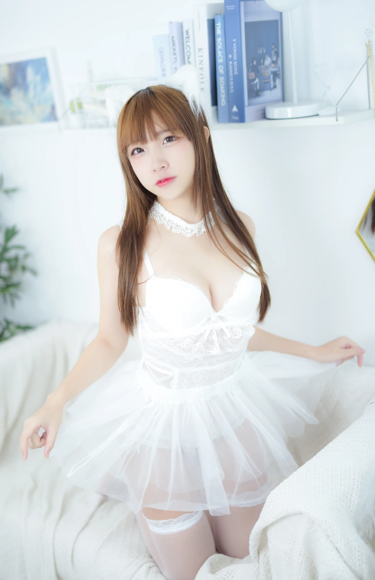 二佐Nisa《白婚纱》主题写真：28张全套美图