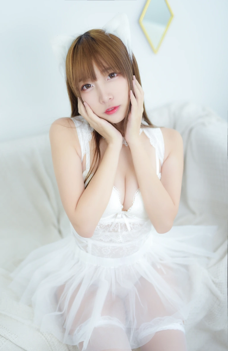 二佐Nisa《白婚纱》主题写真：28张全套美图