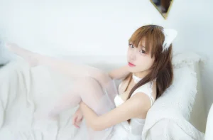 二佐Nisa《白婚纱》主题写真：28张全套美图