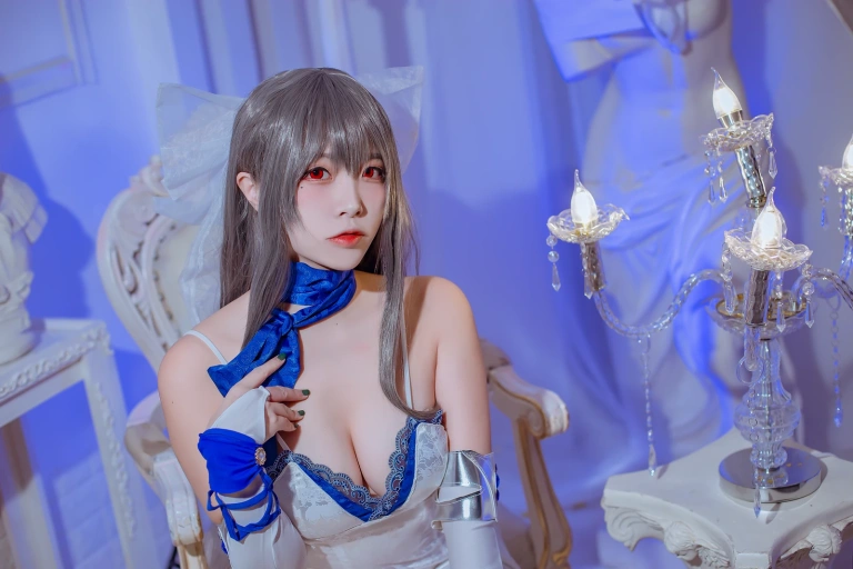 二佐Nisa《碧蓝航线 路易九礼服》主题写真：29张全套美图