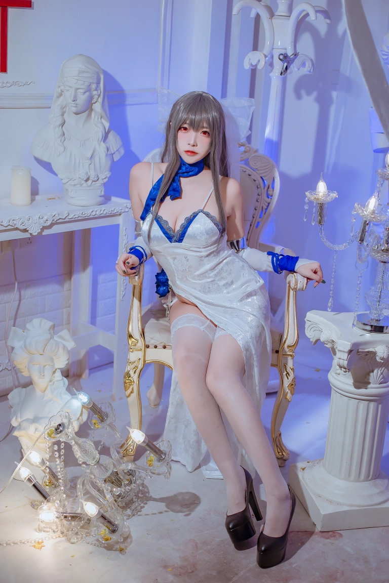 二佐Nisa《碧蓝航线 路易九礼服》主题写真：29张全套美图