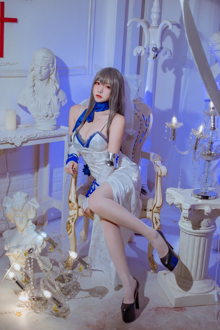 二佐Nisa《碧蓝航线 路易九礼服》主题写真：29张全套美图