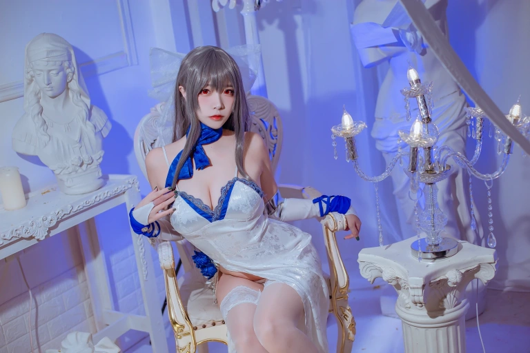 二佐Nisa《碧蓝航线 路易九礼服》主题写真：29张全套美图
