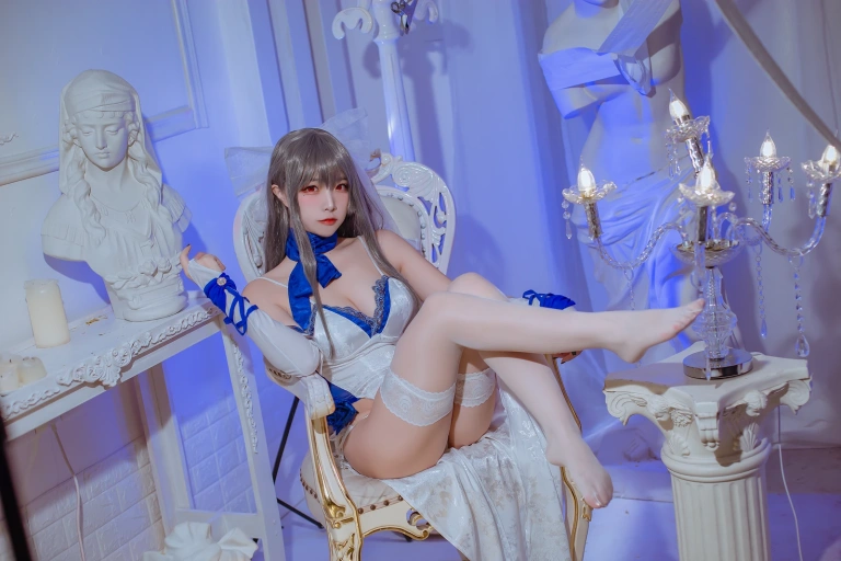 二佐Nisa《碧蓝航线 路易九礼服》主题写真：29张全套美图